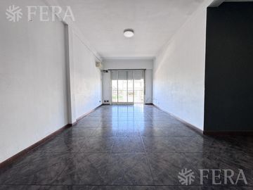 Venta departamento 4 ambientes con balcón en Wilde