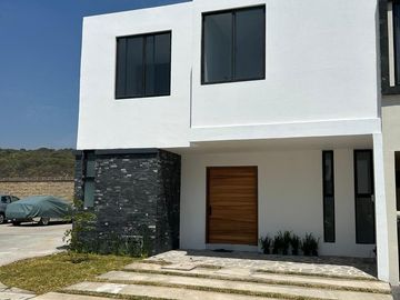 Se Vende Casa en Coto Foret, Zapopan Cerca de la Primavera
