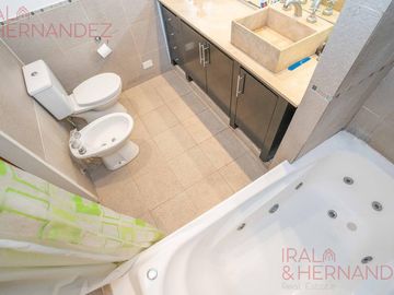 Venta Casa sobre lote propio con jardín, pileta y terraza en Colegiales!!!