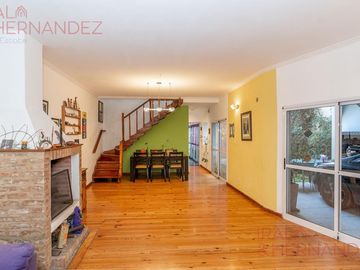 Venta Casa sobre lote propio con jardín, pileta y terraza en Colegiales!!!