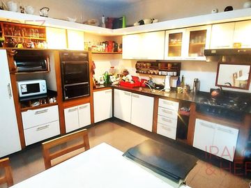 Venta Casa sobre lote propio con jardín, pileta y terraza en Colegiales!!!