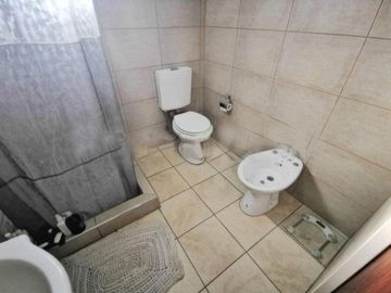 Casa en venta - 3 dormitorios 3 baños - Cocheras - 300 mts2 - Los Hornos [FINANCIADA]