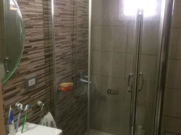 Casa en venta - 3 dormitorios 3 baños - Cocheras - 300 mts2 - Los Hornos [FINANCIADA]