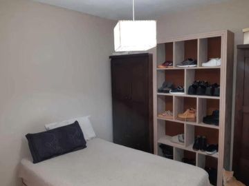 Casa en venta - 3 dormitorios 3 baños - Cocheras - 300 mts2 - Los Hornos [FINANCIADA]