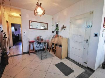 Casa en venta - 3 dormitorios 3 baños - Cocheras - 300 mts2 - Los Hornos [FINANCIADA]