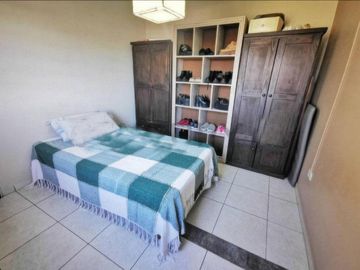 Casa en venta - 3 dormitorios 3 baños - Cocheras - 300 mts2 - Los Hornos [FINANCIADA]
