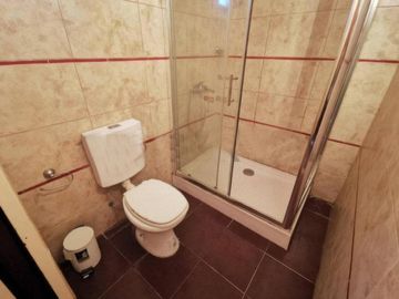 Casa en venta - 3 dormitorios 3 baños - Cocheras - 300 mts2 - Los Hornos [FINANCIADA]