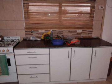 Casa en venta - 3 dormitorios 3 baños - Cocheras - 300 mts2 - Los Hornos [FINANCIADA]
