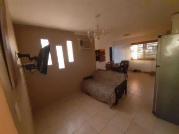 Casa en venta - 3 dormitorios 3 baños - Cocheras - 300 mts2 - Los Hornos [FINANCIADA]