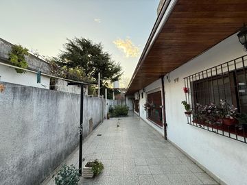 Casa cuatro ambientes a la venta en wilde apto credito