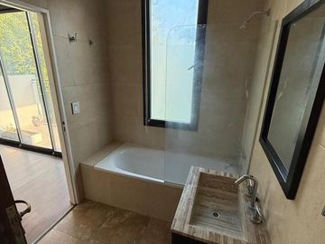 Departamento en venta - 2 Dormitorios 2 Baños - Cochera - 112Mts2 - Monte Grande