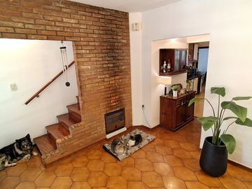 TRIPLEX EN VENTA DE 4 AMBIENTES RAMOS MEJIA