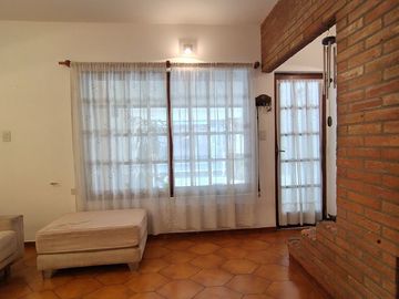 TRIPLEX EN VENTA DE 4 AMBIENTES RAMOS MEJIA