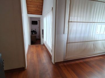 TRIPLEX EN VENTA DE 4 AMBIENTES RAMOS MEJIA