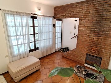 TRIPLEX EN VENTA DE 4 AMBIENTES RAMOS MEJIA