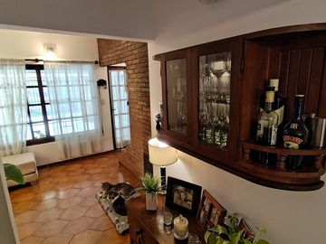 TRIPLEX EN VENTA DE 4 AMBIENTES RAMOS MEJIA