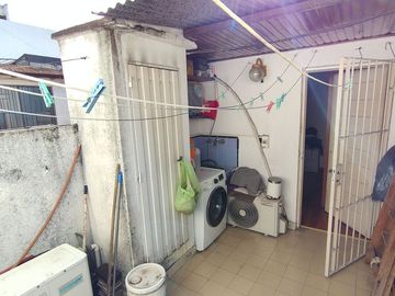TRIPLEX EN VENTA DE 4 AMBIENTES RAMOS MEJIA
