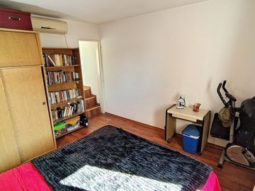 TRIPLEX EN VENTA DE 4 AMBIENTES RAMOS MEJIA