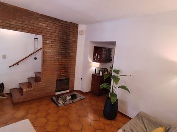 TRIPLEX EN VENTA DE 4 AMBIENTES RAMOS MEJIA