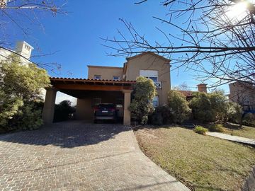 Casa en venta barrio pueyrredon 4 habitaciones