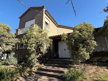 Casa en venta barrio pueyrredon 4 habitaciones