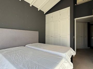 Casa en venta barrio pueyrredon 4 habitaciones