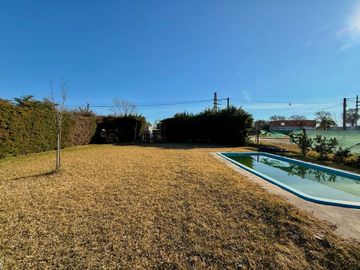 OPORTUNIDAD! CASA CON PILETA EN FUNES TOWN!