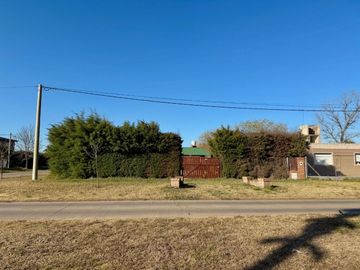 OPORTUNIDAD! CASA CON PILETA EN FUNES TOWN!