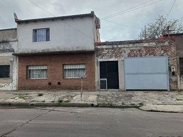 Casa 7 ambientes venta Lanus Oeste