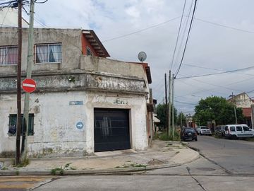 Casa 7 ambientes venta Lanus Oeste