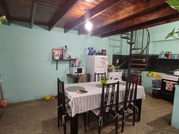 Casa 7 ambientes venta Lanus Oeste