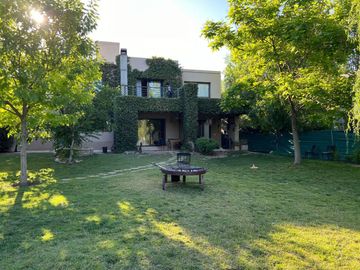 VENTA CASA BARRIO PRIVADO CHACRAS DE CORIA