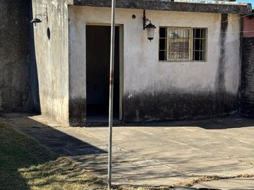 CASA EN VENTA EN ZONA SUR A REFACCIONAR