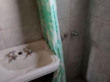 VENTA CASA + 4 DEPTO EN BLOCK  BERAZATEGUI APTO CR