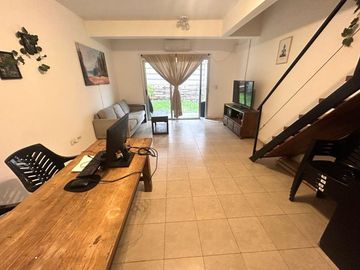 VENTA 3 AMBIENTES CON JARDIN/ COCHERA/ PILAR