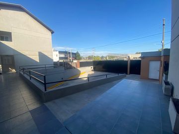 VENTA 3 AMBIENTES CON JARDIN/ COCHERA/ PILAR