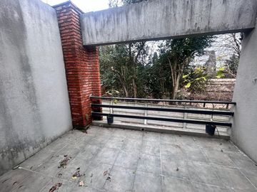 VENTA 3 AMBIENTES CON JARDIN/ COCHERA/ PILAR