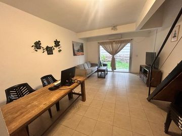 VENTA 3 AMBIENTES CON JARDIN/ COCHERA/ PILAR
