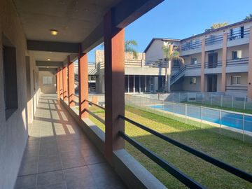 VENTA 3 AMBIENTES CON JARDIN/ COCHERA/ PILAR