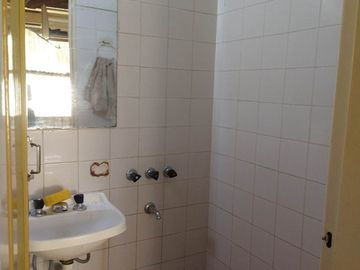VENTA CASA 2 DORM + SALON COMERCIAL + GALPÓN NQN