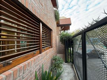 CASA 6 AMB. CON PILETA, PATIO , PARRILLA Y COCHERA