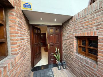 CASA 6 AMB. CON PILETA, PATIO , PARRILLA Y COCHERA