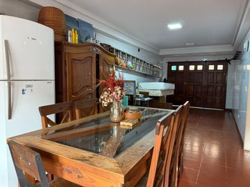 CASA 6 AMB. CON PILETA, PATIO , PARRILLA Y COCHERA