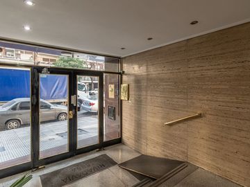 VENTA dpto 4 amb.c/dep Luz y Sol Caballito