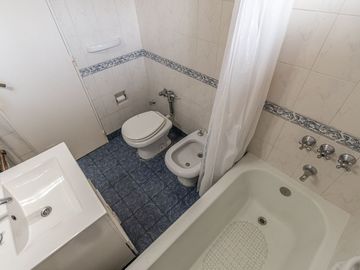 VENTA dpto 4 amb.c/dep Luz y Sol Caballito