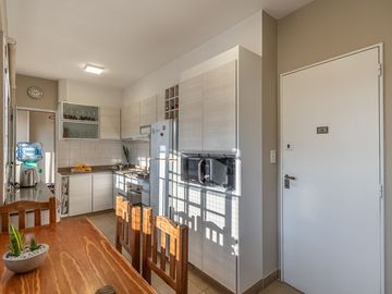 VENTA dpto 4 amb.c/dep Luz y Sol Caballito
