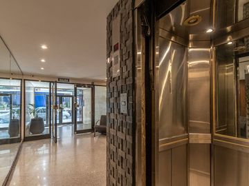 VENTA dpto 4 amb.c/dep Luz y Sol Caballito
