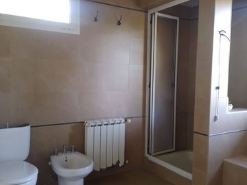 HERMOSA CASA 4 DORMITORIOS EN VENTA - VISTALBA