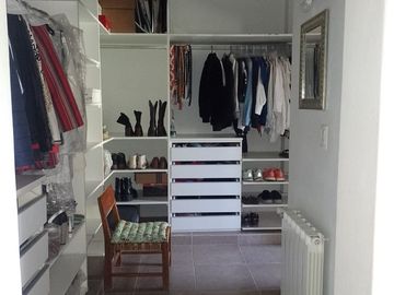 HERMOSA CASA 4 DORMITORIOS EN VENTA - VISTALBA