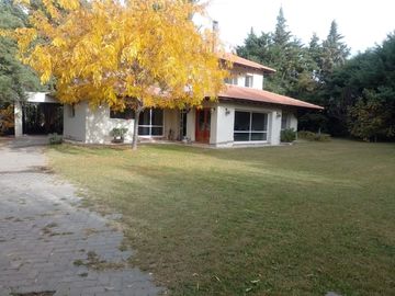 HERMOSA CASA 4 DORMITORIOS EN VENTA - VISTALBA
